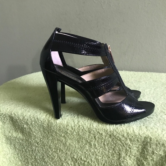 New Michael Kors Black Patent Leather Open Toe Zipper Heels Size 6 - Picture 2 of 14